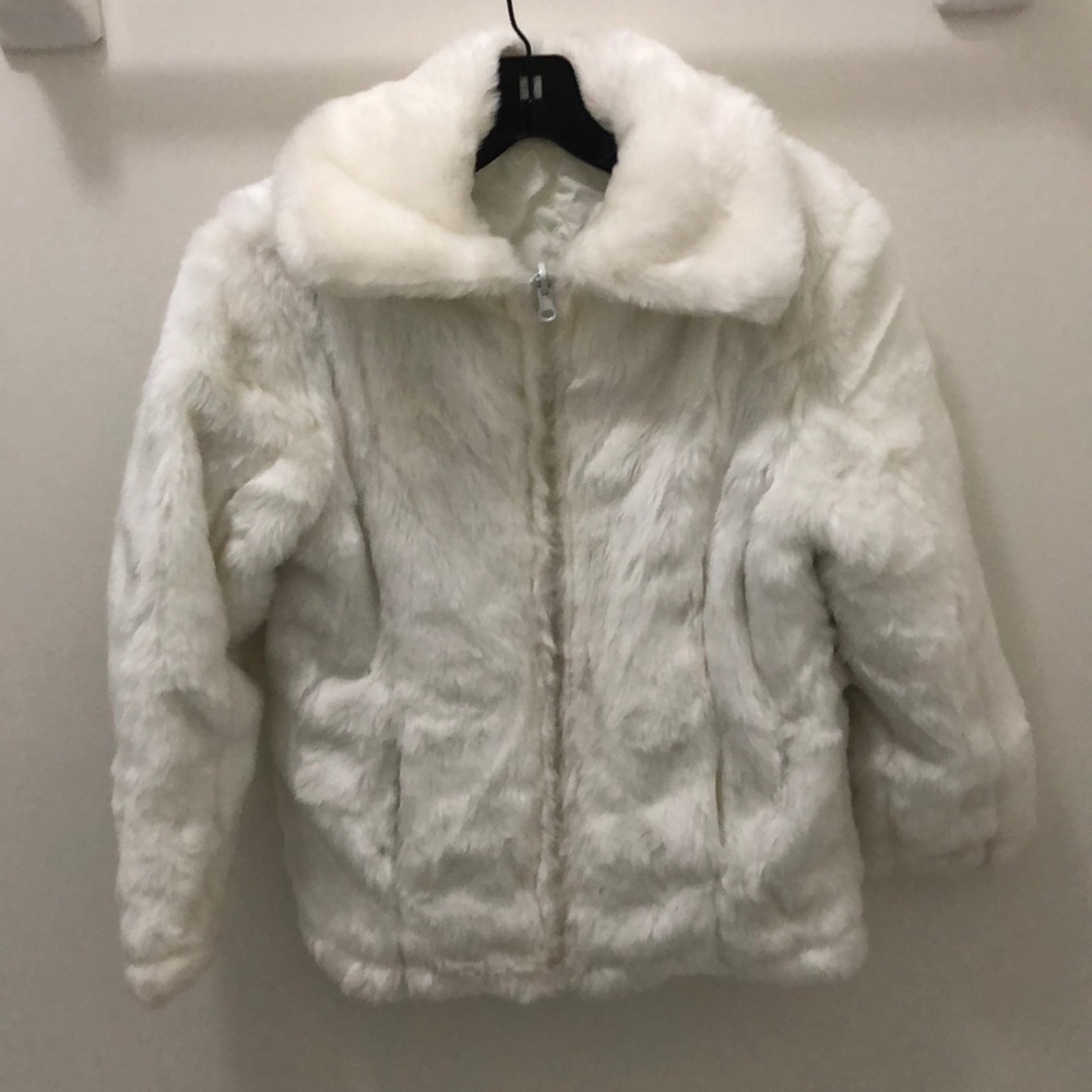 ⛄️❄️ HOST PICK ❄️ Girls White Faux Fur Coat